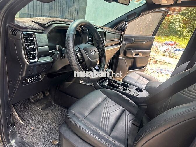 Ford Everest Titanium 2022 Đen 7 chỗ Dầu