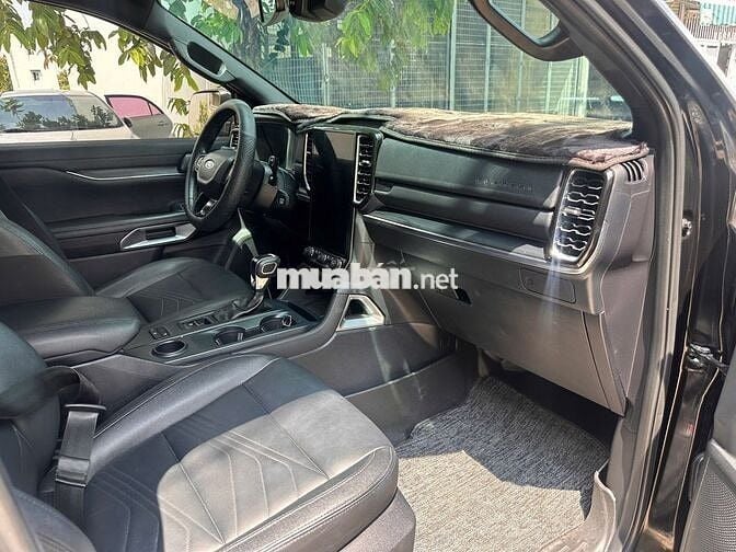 Ford Everest Titanium 2022 Đen 7 chỗ Dầu