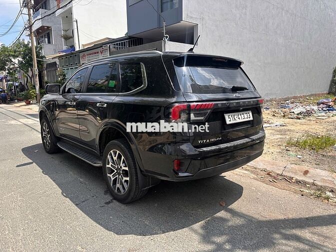 Ford Everest Titanium 2022 Đen 7 chỗ Dầu