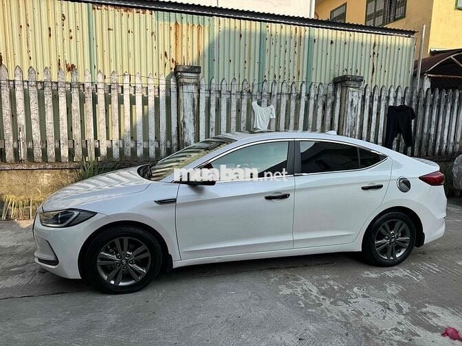 Hyundai Elantra 2016 Số tự động Trắng