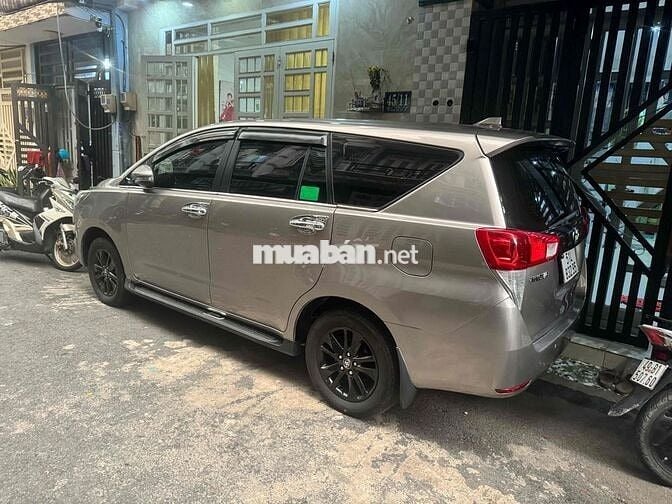Toyota Innova 2018 Nâu