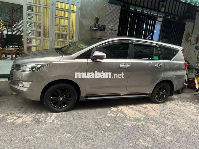 Toyota Innova 2018 Nâu