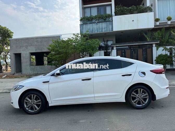 Hyundai Elantra 2016 Số tự động Trắng