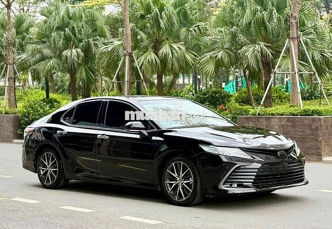 Toyota Camry 2022 2.5Q Đen 65000 km