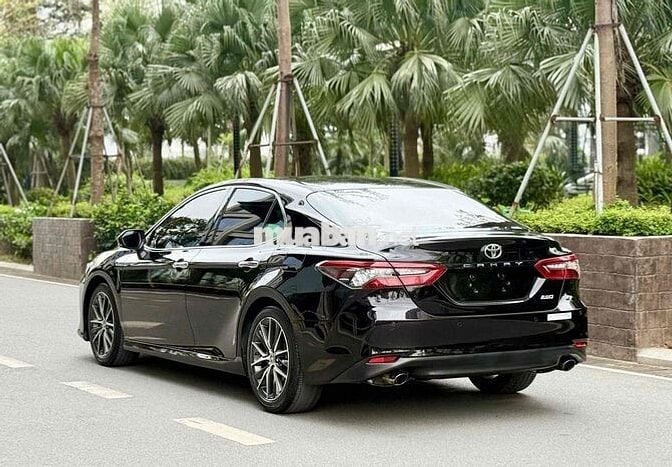 Toyota Camry 2022 2.5Q Đen 65000 km