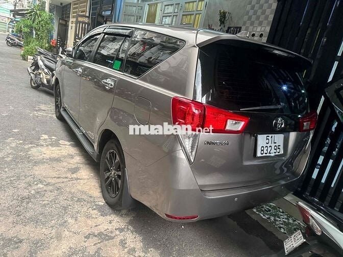 Toyota Innova 2018 Nâu