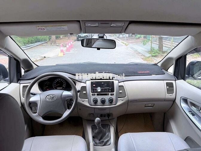 Toyota Innova 2015 Bạc Số sàn 100.000 km