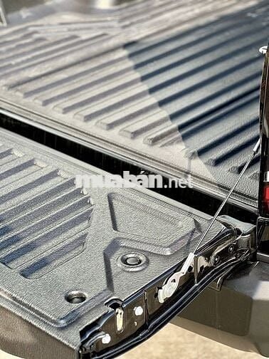 Toyota Hilux 1 cầu AT 2026 Đủ màu