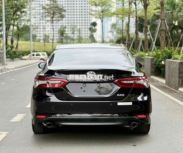 Toyota Camry 2022 2.5Q Đen 65000 km