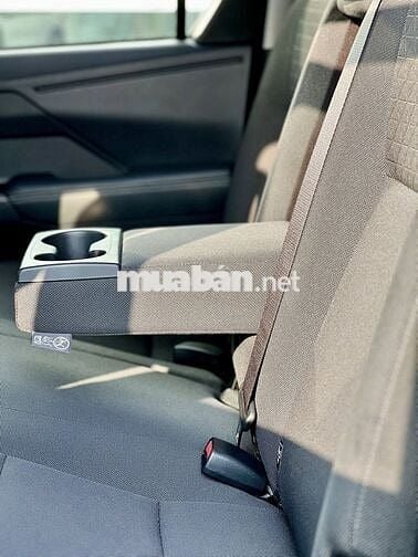 Toyota Hilux 1 cầu AT 2026 Đủ màu