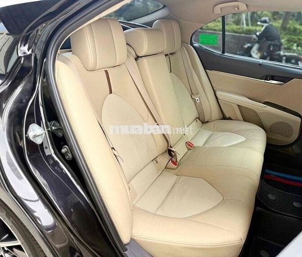 Toyota Camry 2022 2.5Q Đen 65000 km