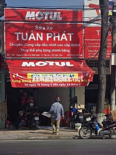 cần thợ phụ(rửa xe,vá xe,thay nhớt....vv)