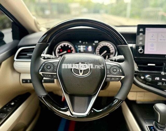 Toyota Camry 2022 2.5Q Đen 65000 km