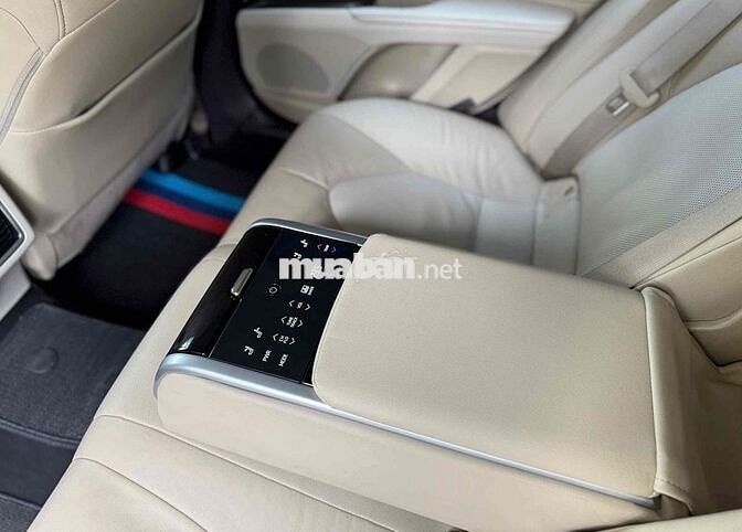 Toyota Camry 2022 2.5Q Đen 65000 km