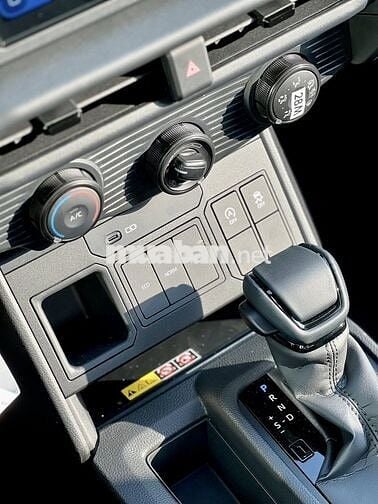 Toyota Hilux 1 cầu AT 2026 Đủ màu