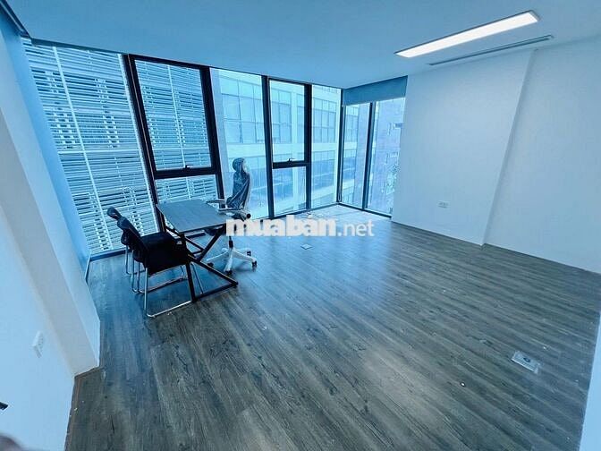 Chủ nhà cần cho thuê tầng 4 nhà mặt phố Thụy Khuê, Tây Hồ, DT: 65m2