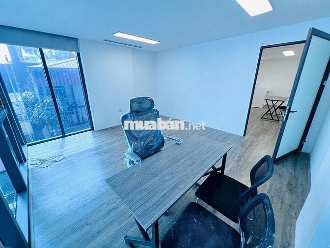 Chủ nhà cần cho thuê tầng 4 nhà mặt phố Thụy Khuê, Tây Hồ, DT: 65m2