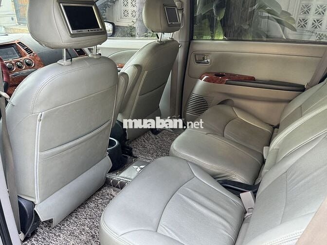 Mitsubishi Grandis 2.4 AT 2005 Bạc