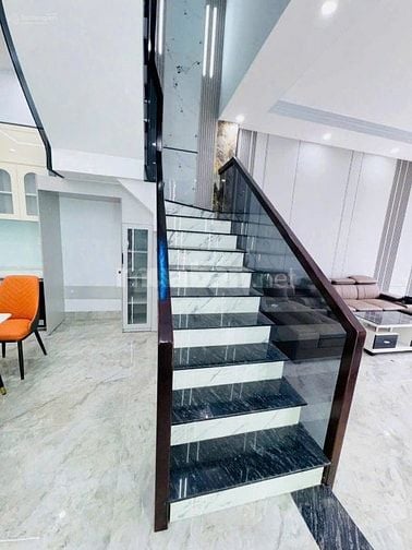 700tr sở hữu ngay nhà 1 trệt 2 lầu tại hồ Chí Minh
