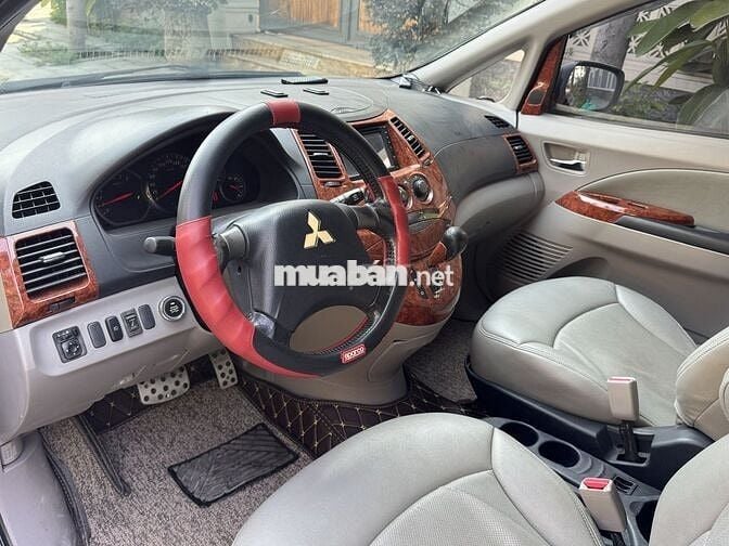 Mitsubishi Grandis 2.4 AT 2005 Bạc