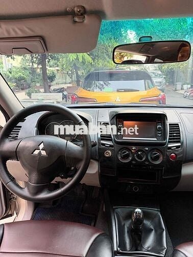 Mitsubishi Pajero Sport 2.5MT 2016 Vàng cát