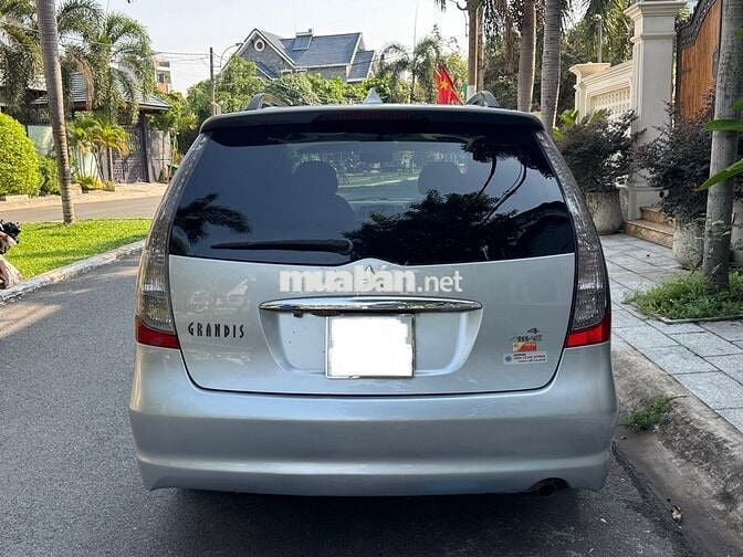 Mitsubishi Grandis 2.4 AT 2005 Bạc
