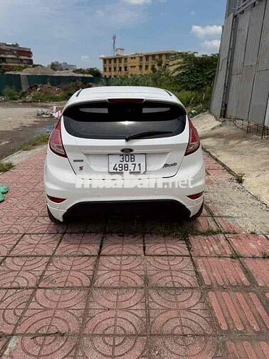Ford Fiesta Trắng