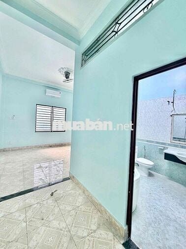 Cho Thuê Nhà Đẹp Sẵn Máy Lạnh 4,5x30 giáp Tên Lửa