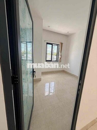 cho thuê nhà mới mặt tiền tôn đản