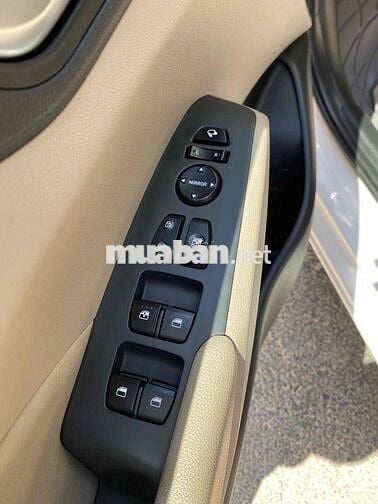 Hyundai Accent ĐB cửa nóc 2023 Tự động Trắng