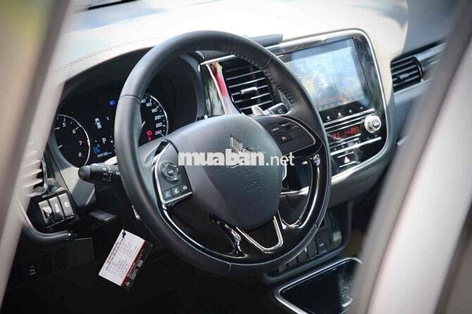 Mitsubishi Outlander 2023 CVT Trắng 49.000 KM
