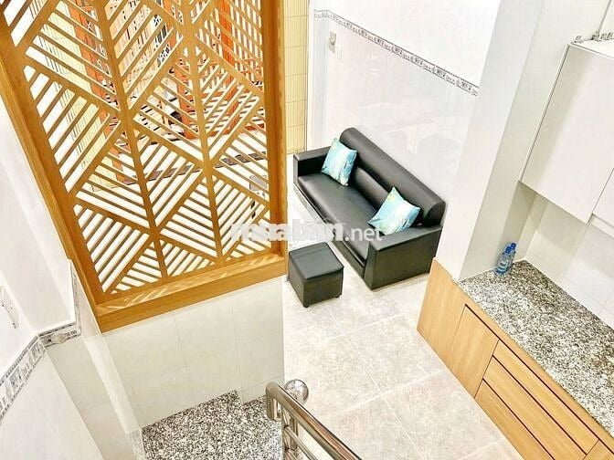 cho thuê nhà 3 lầu đường trần xuân soạn Quận 7   có nôi thất cơ bản