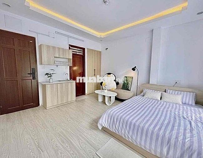 Căn hộ ban công, cửa sổ trời có thang máy - mặt tiền đường lớn