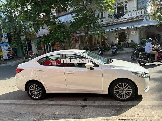 Mazda Mazda 2 Premium 2022 Trắng 30.000km Tự động