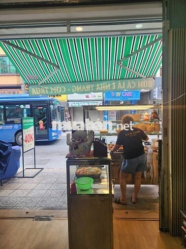 Sang mặt bằng 20 Nguyễn Hữu Cầu, Quận 1