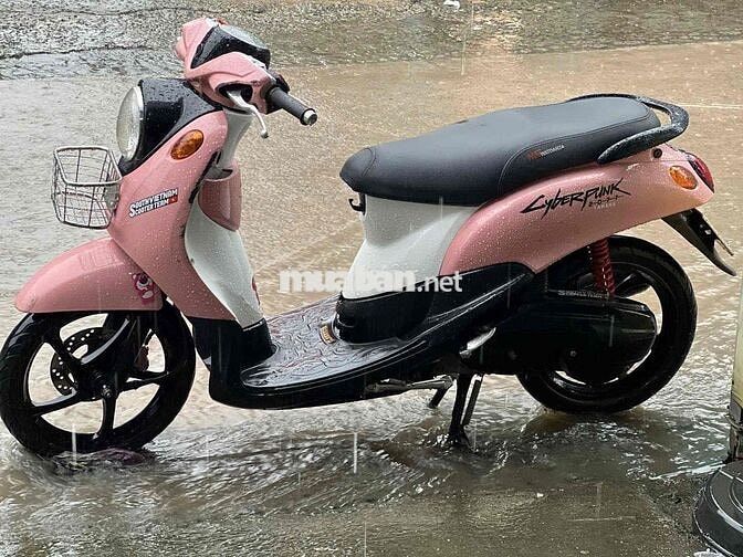 Piaggio Vespa màu Hồng