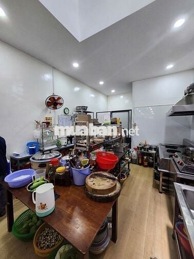 Sang mặt bằng 20 Nguyễn Hữu Cầu, Quận 1