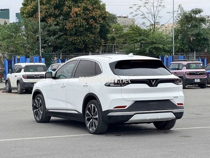 VinFast VF8 Lux Plus 2025 Trắng 16.000 km