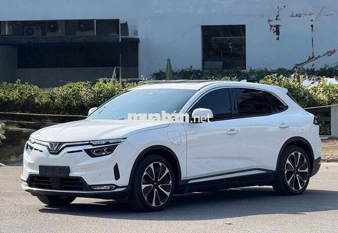 VinFast VF8 Lux Plus 2025 Trắng 16.000 km