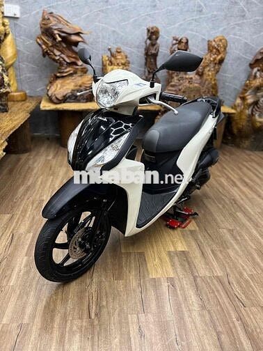 Honda Vision dàn áo đẹp, máy móc bao êm