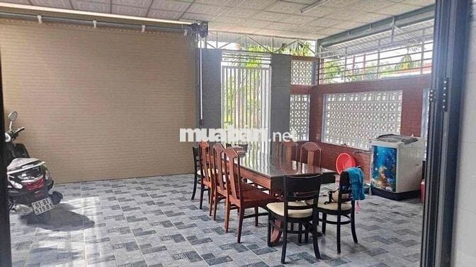 Nhà Chánh Mỹ mỹ hảo 1 có 3 phòng ngủ full nội thất sân ô tô, thủ dầu