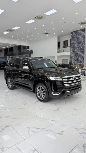 Bán Land Cruiser LC300 sản xuất 2024, sơn Zin 100%.