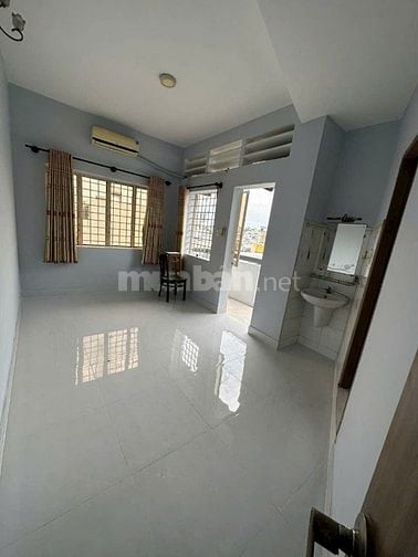Cho thuê chung cư giá rẻ quận Phú Nhuận, căn góc 100m2