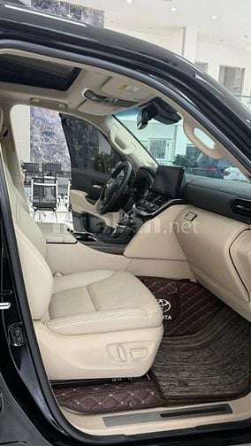Bán Land Cruiser LC300 sản xuất 2024, sơn Zin 100%.