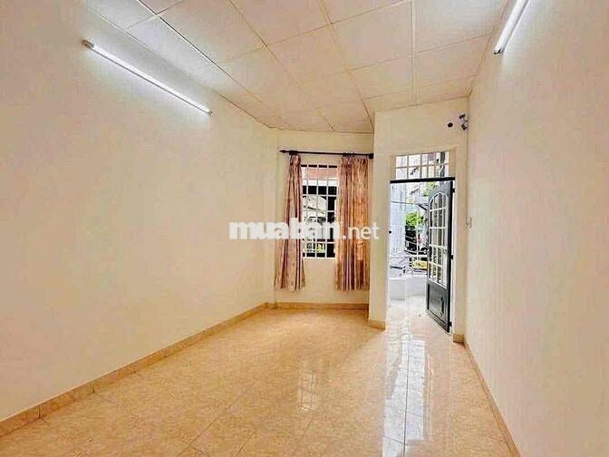 Cho thuê nhà nguyên căn hẻm xe hơi. 2pn2wc HOÀNG HOA THÁM P5, BT