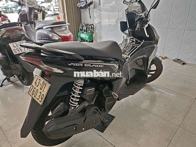 Honda Air Blade Thể thao màu Đen
