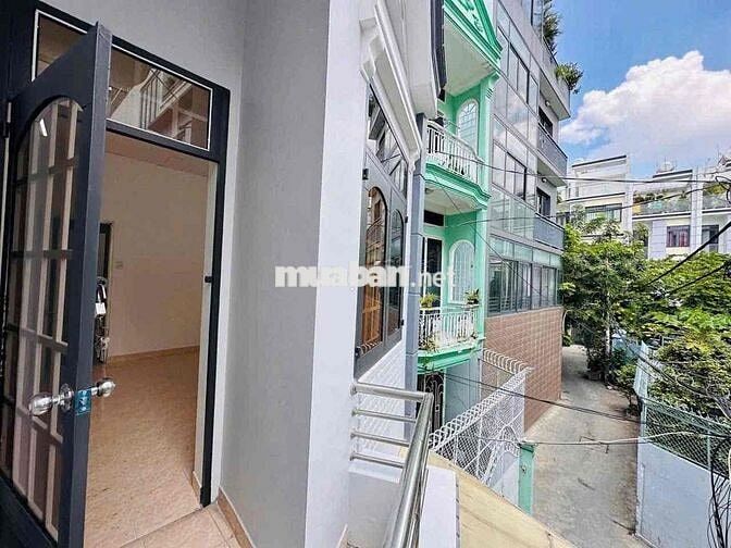 Cho thuê nhà nguyên căn hẻm xe hơi. 2pn2wc HOÀNG HOA THÁM P5, BT