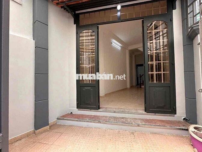 Cho thuê nhà nguyên căn hẻm xe hơi. 2pn2wc HOÀNG HOA THÁM P5, BT