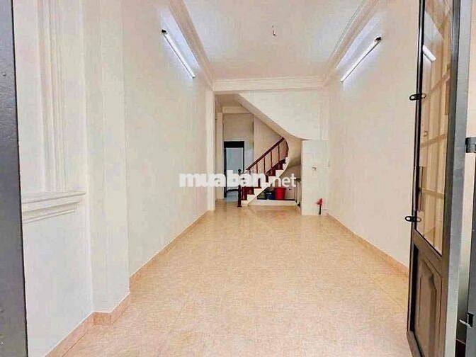 Cho thuê nhà nguyên căn hẻm xe hơi. 2pn2wc HOÀNG HOA THÁM P5, BT