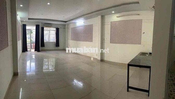 Phòng siêu rộng thoáng mát có bancol 3tr5
